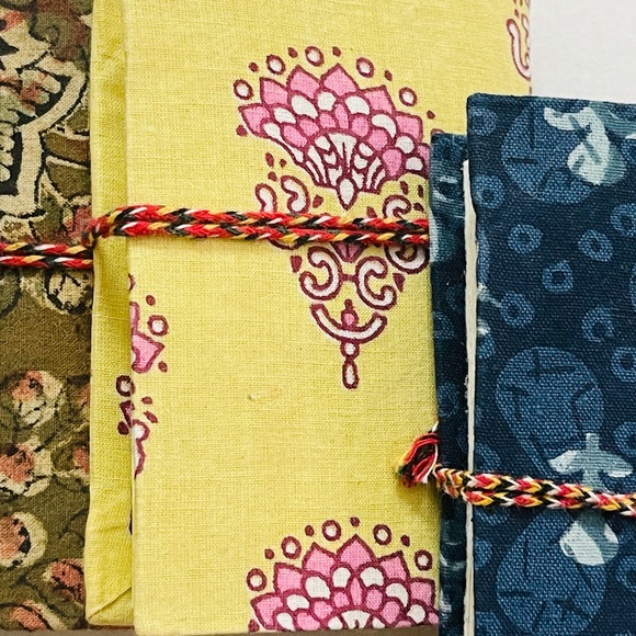 Set of four handmade books - Picture 3 of 7